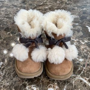 Ugg toddler girl size 8